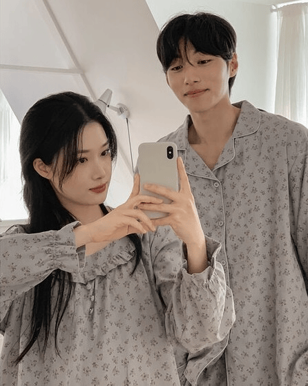 Juuneedu｜[長袖睡衣] Autumn Flower Couple Pajama [2 colors]