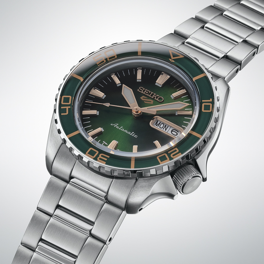 萬年鐘錶 - SEIKO  5 Sports  SKX錶款綠色面盤運動機械男錶 HDB005K1 / 4R36-16D0G 錶徑42.5MM