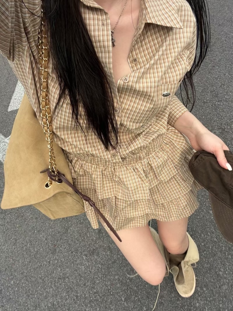 淺秋末至