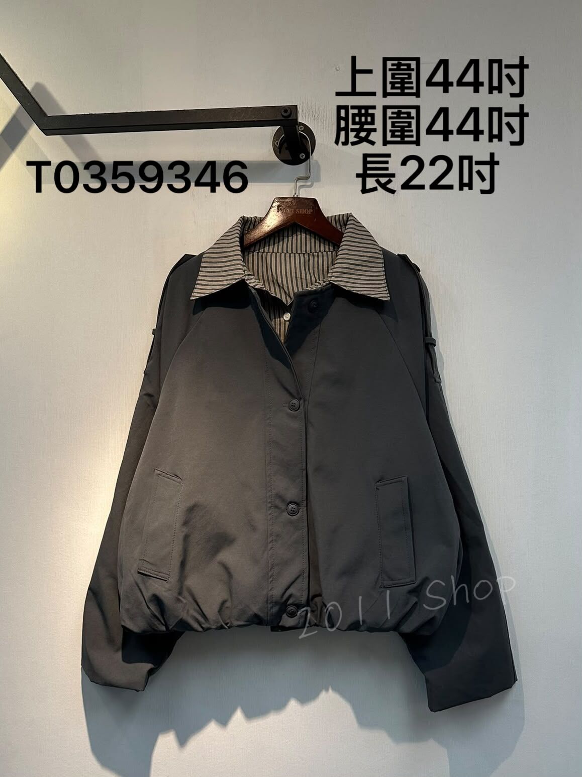 假兩件條紋翻領英倫風外套  上圍44吋  腰圍44吋  長22吋   T0359346