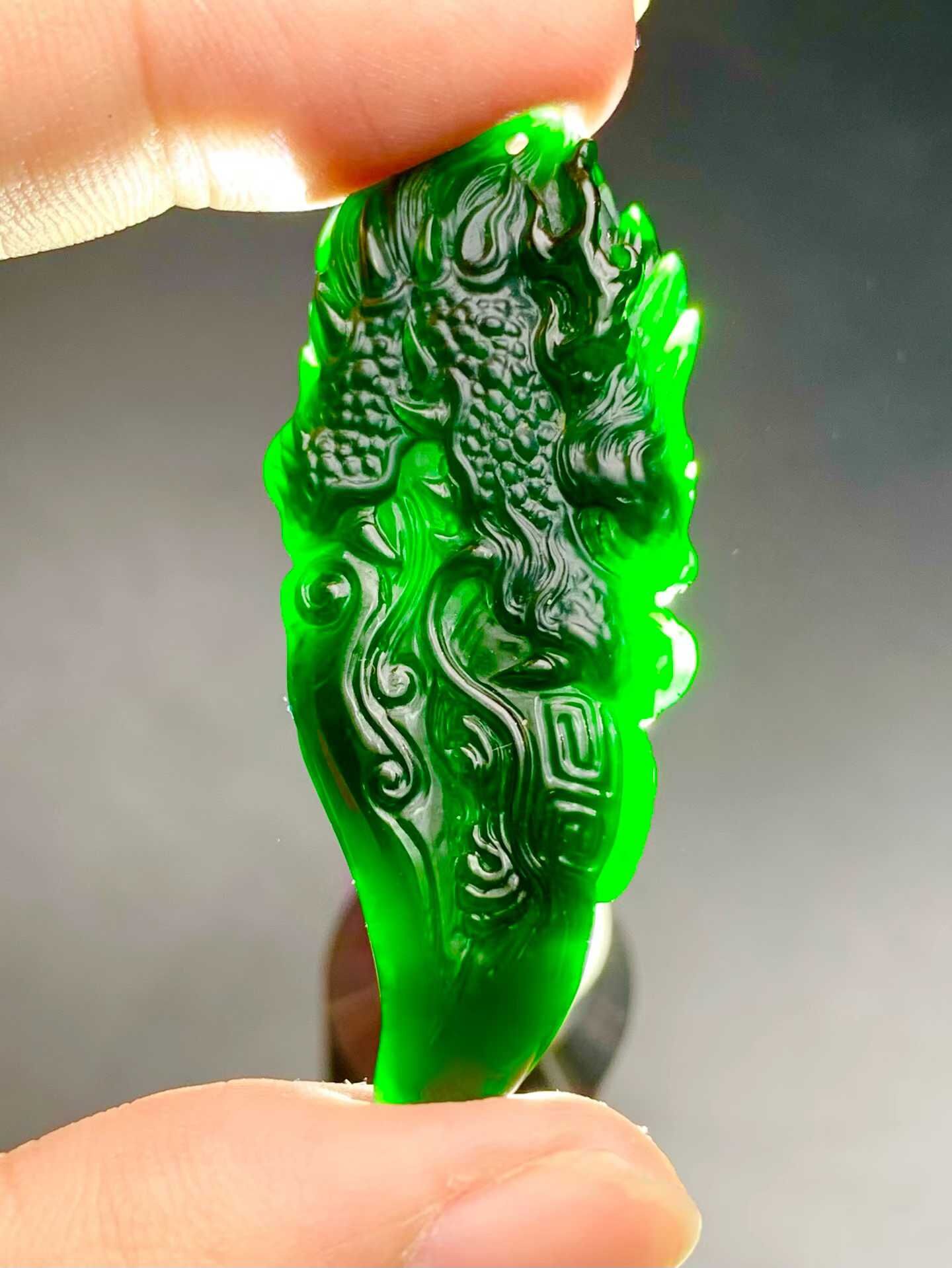 922450 翡翠墨翠龍勾
