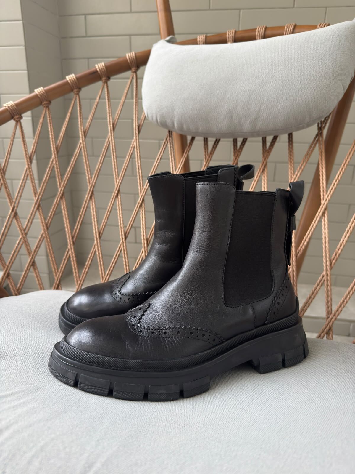 雕花邊後蝴蝶結短boots（預購產品）
