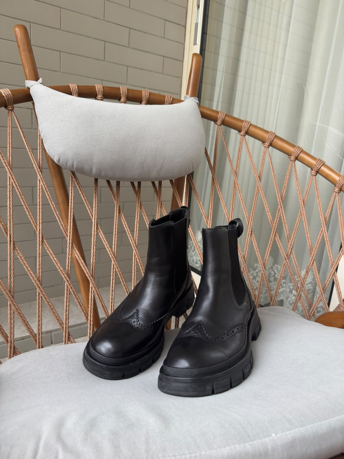 雕花邊後蝴蝶結短boots（預購產品）