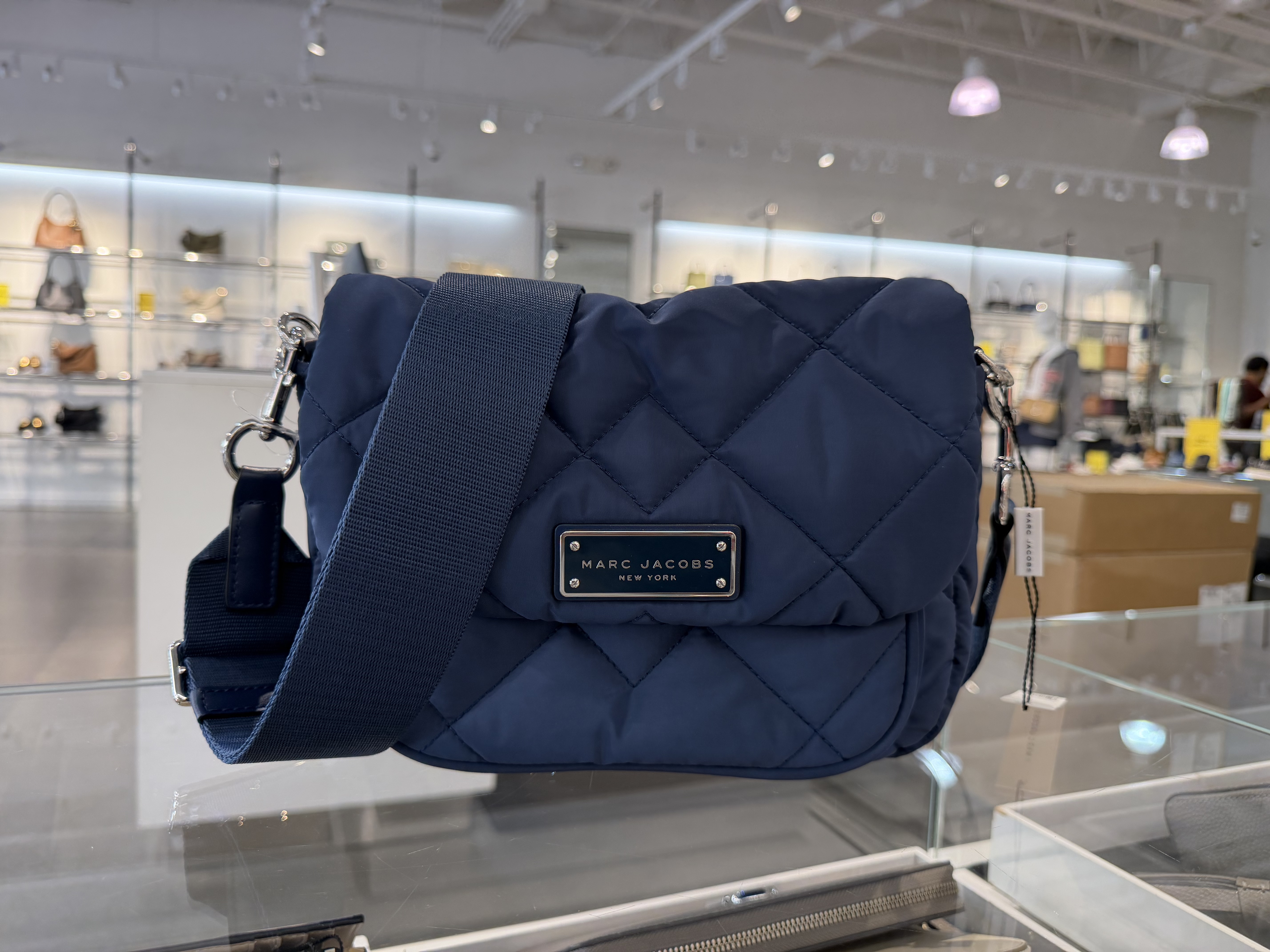 【直播】Marc Jacobs LX100212 絎縫翻蓋郵差包 (深藍色)