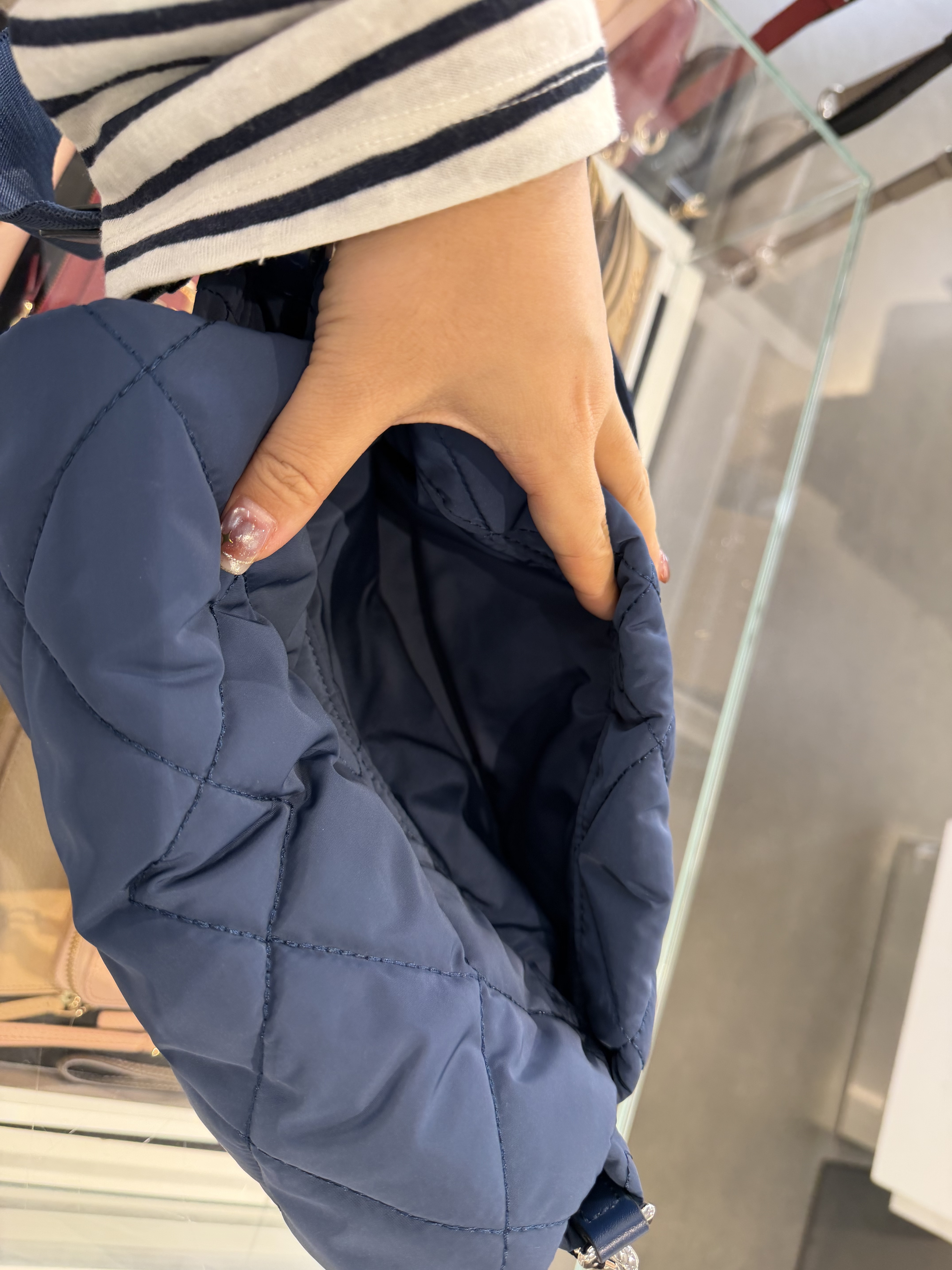 【直播】Marc Jacobs LX100212 絎縫翻蓋郵差包 (深藍色)