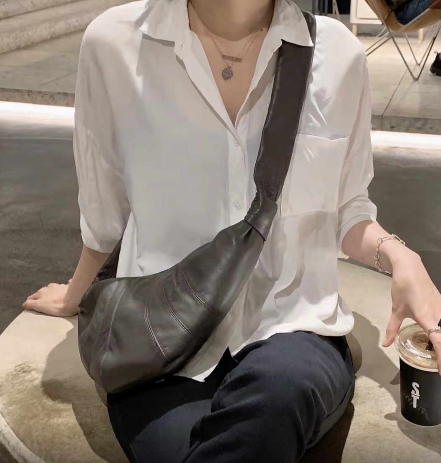 Lemaire Small Croissant 小羊皮深巧克力色小號手袋