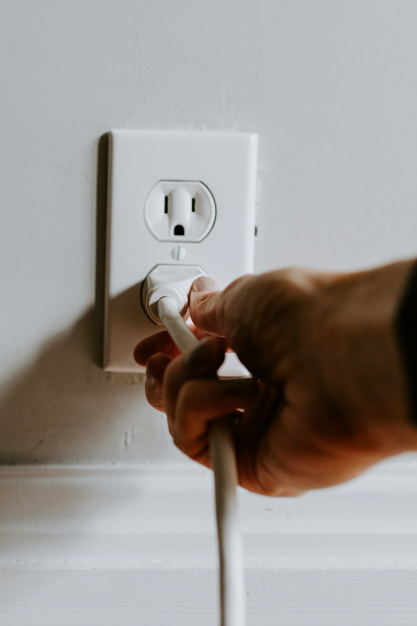 那位媽媽 日本家電 插頭插座 使用前確認電壓情境