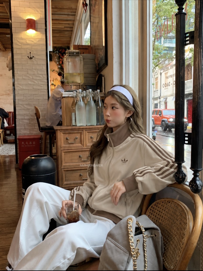 <秋冬就是要穿奶茶色🤎>adidas originals 經典立領修身復古外套