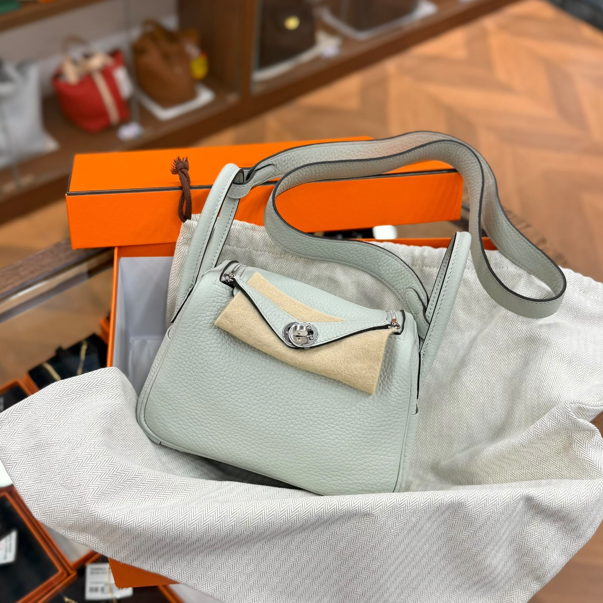 全新HERMES MINI LINDY  冰晶灰 B刻 TC皮銀扣 二代 GRIS NEVE PHW #愛馬仕
