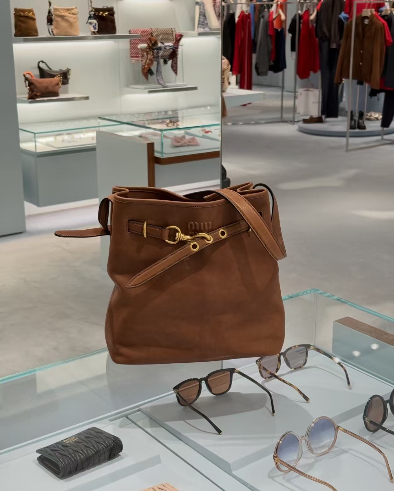 Miu Miu Aventure Large Leather Bucket Shoulder Bag Cognac大號乾邑色水桶袋