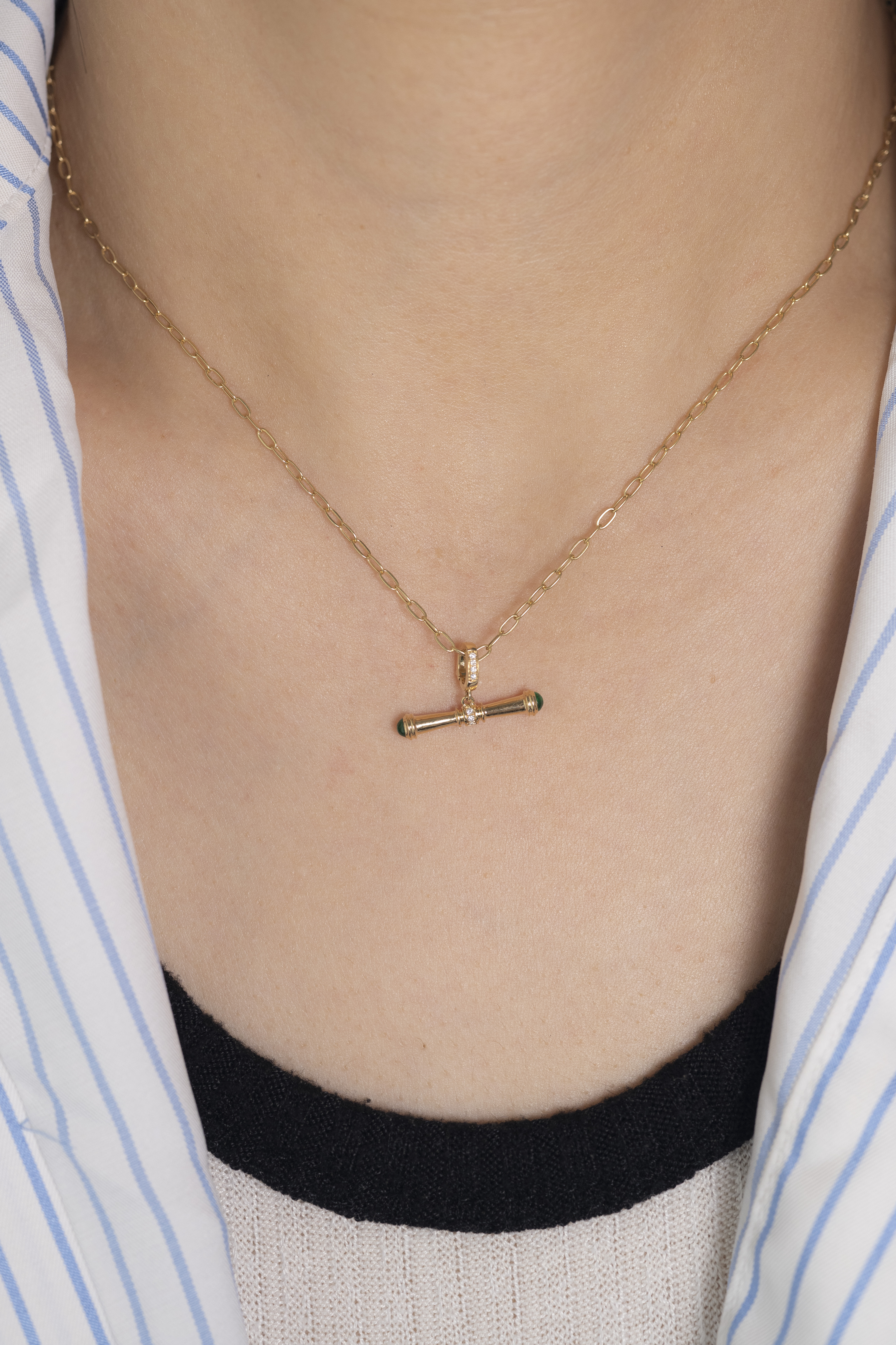 18K L’Élégance T-Bar Pendant