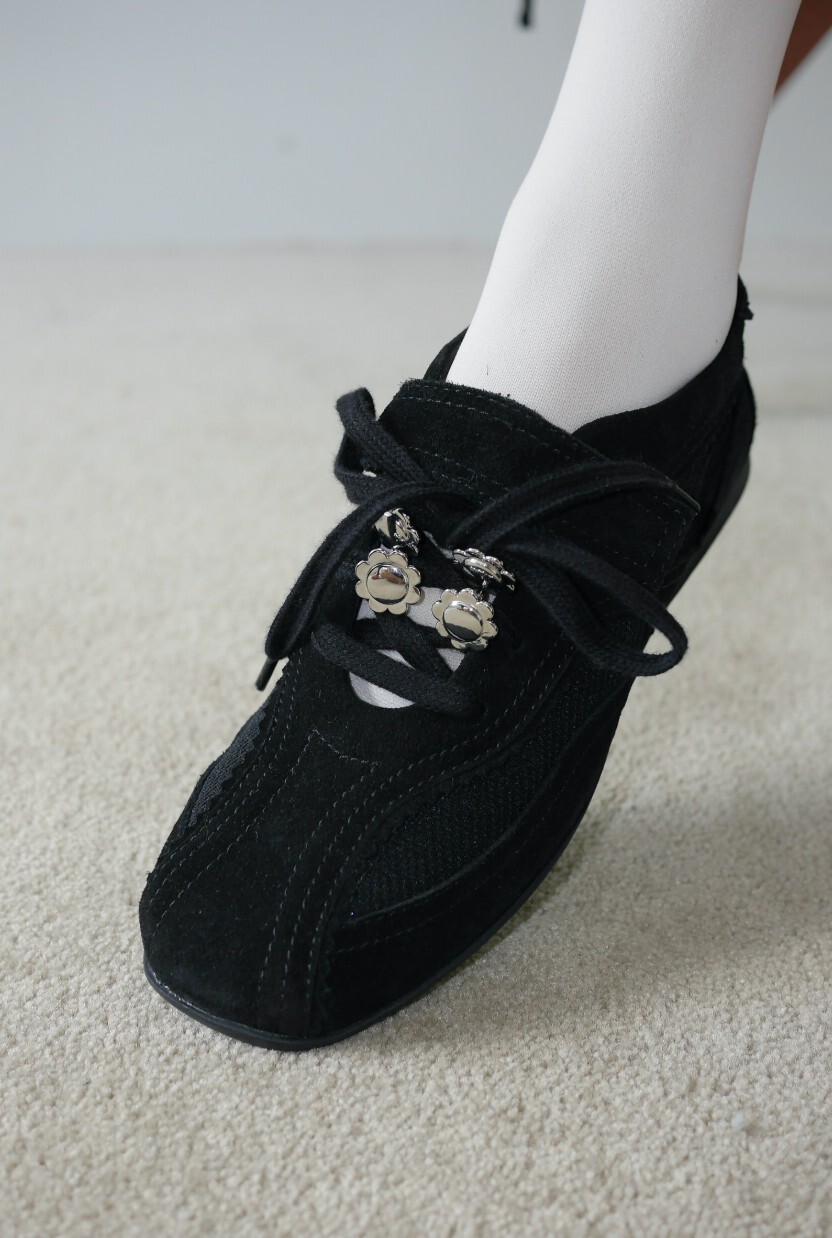 【預購】KHIHO SKIA SHIRRING  SNEAKERS 小花造型鞋帶扣 KSHOA