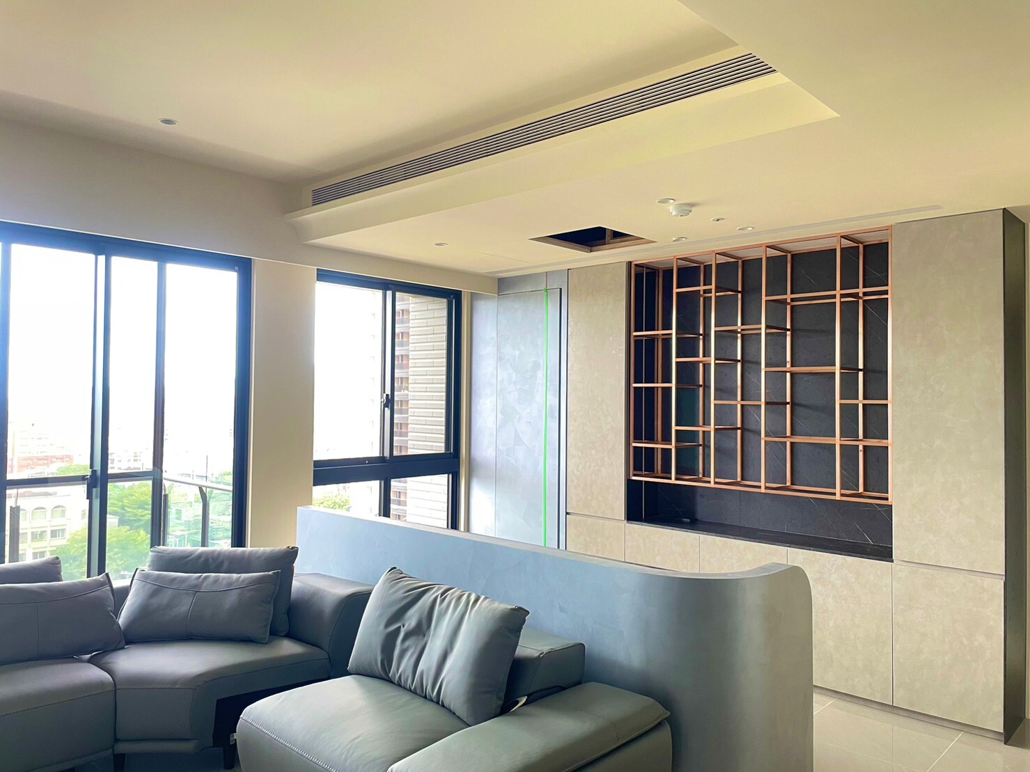 4W Home 金屬展示架與客廳收納整合案例