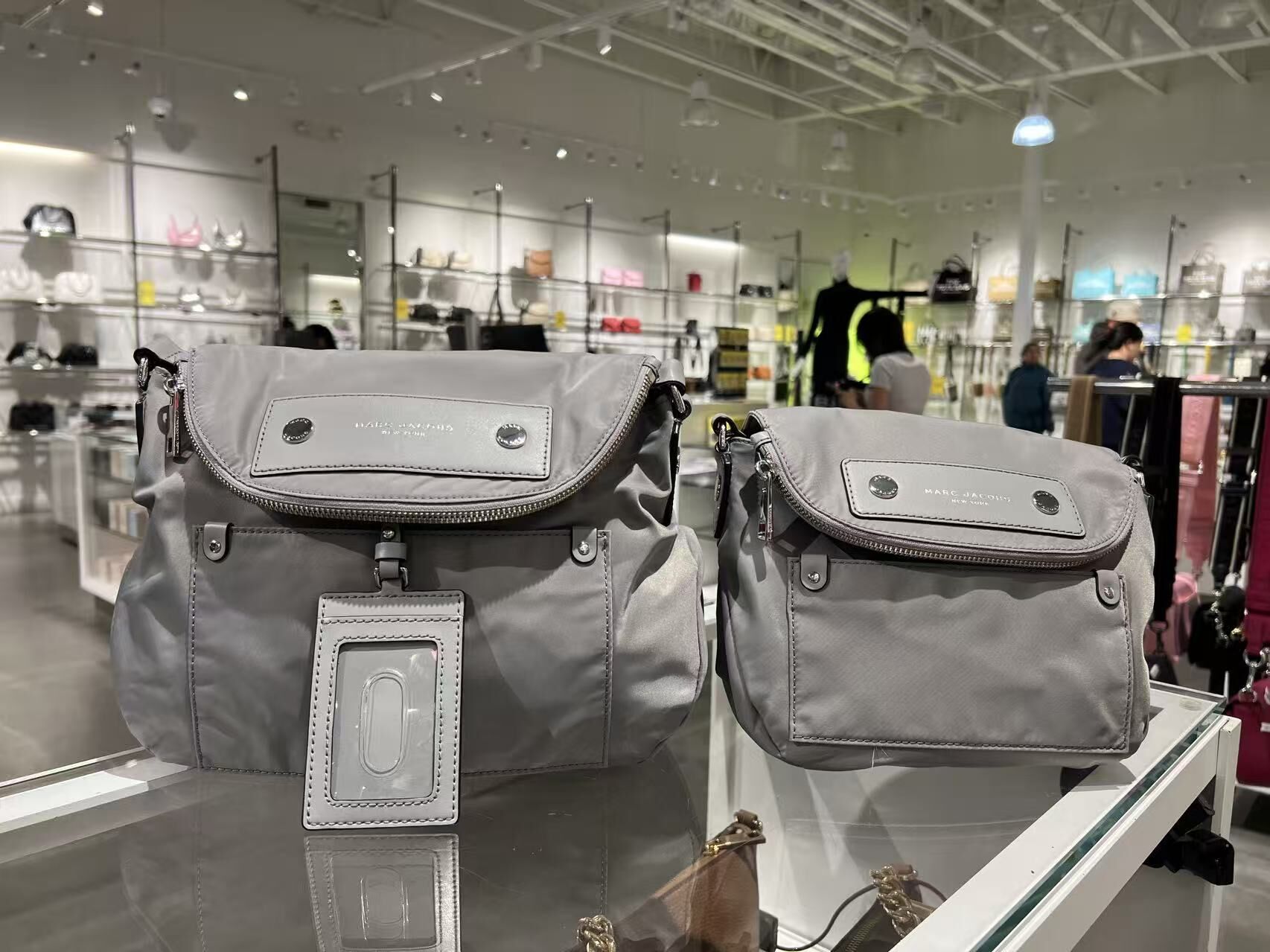 【直播】Marc Jacobs LX100239 尼龍翻蓋郵差包