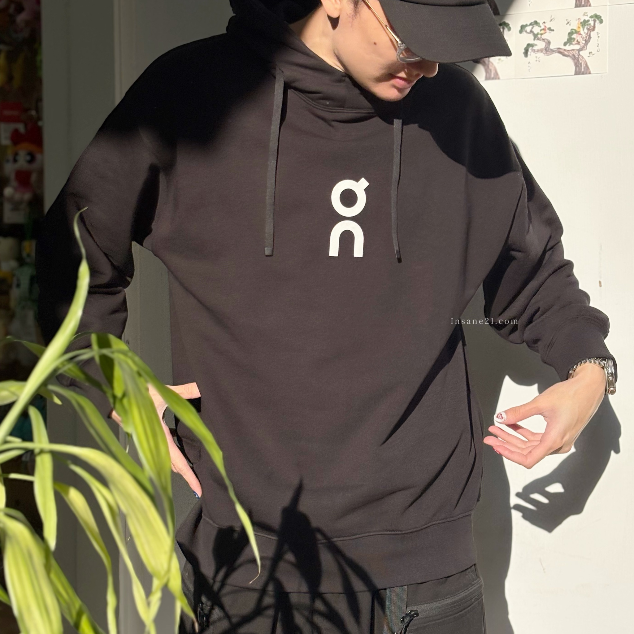ON Running Club Hoodie in Black 全黑 大LOGO 帽踢 連帽上衣 簡約風 寬鬆 1ME10030553