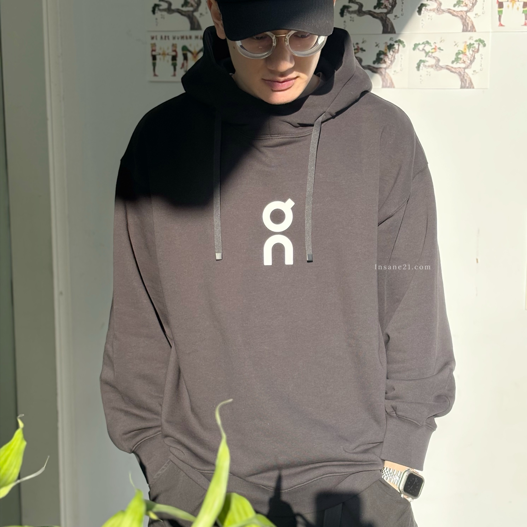 ON Running Club Hoodie in Black 全黑 大LOGO 帽踢 連帽上衣 簡約風 寬鬆 1ME10030553