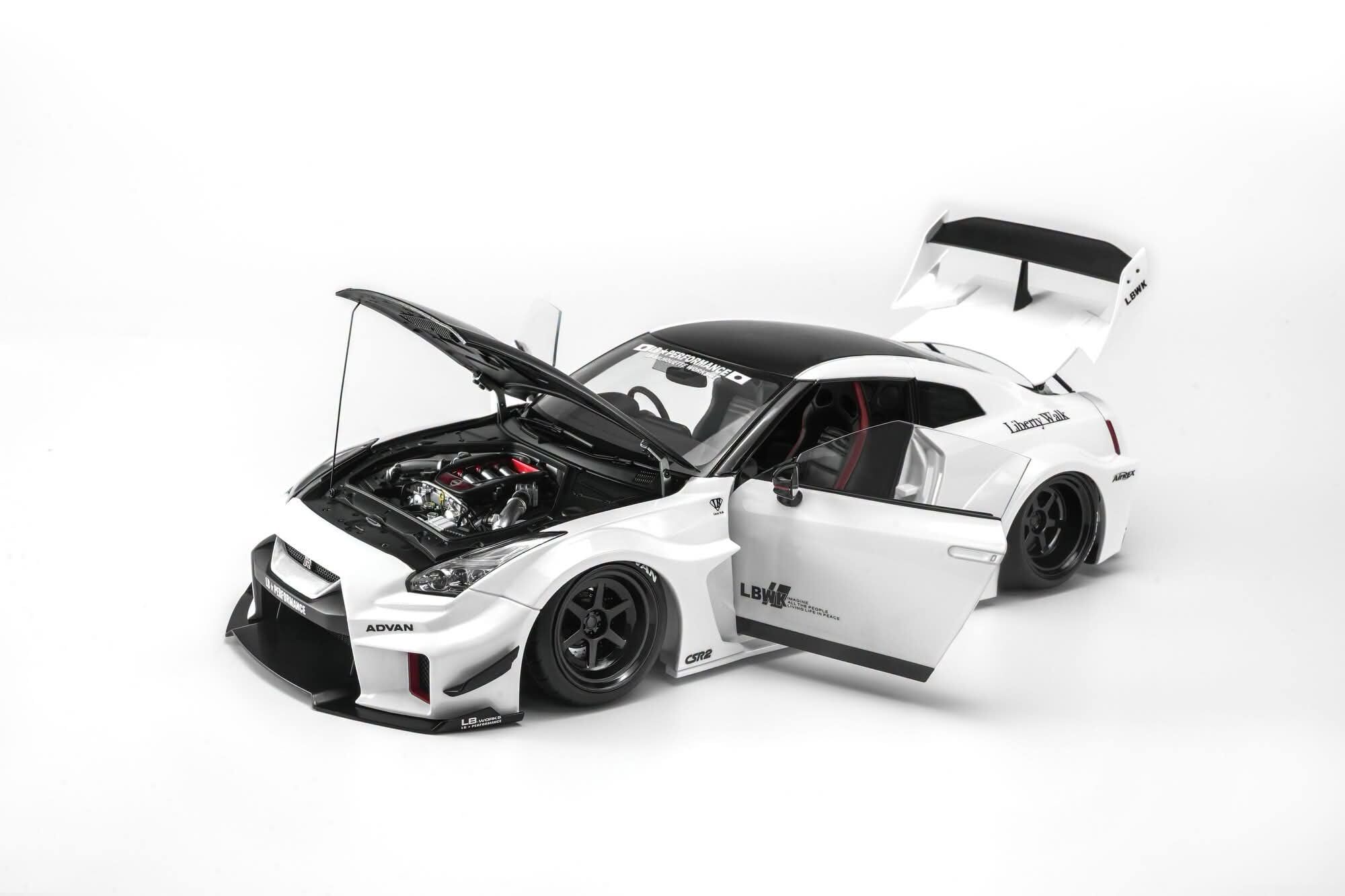 預訂 (訂金$300) (預訂價$2214):1/18 MOTORHELIX LB Silhouette Works GT Nissan 35GT-RR Ver.2 White w/ CF Bonnet (M80801)
