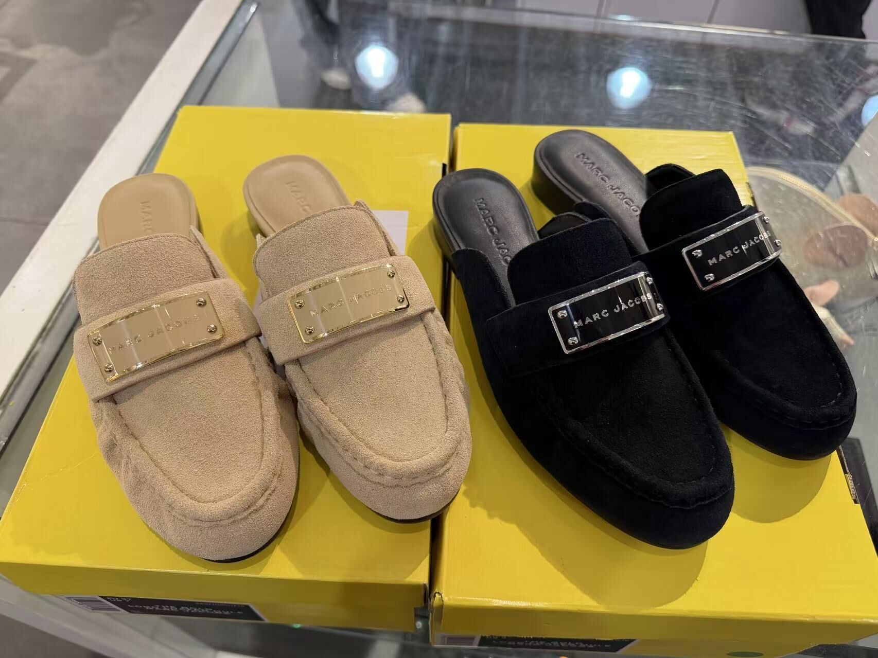 【直播】Marc Jacobs LX100243 絨面麂皮穆勒鞋
