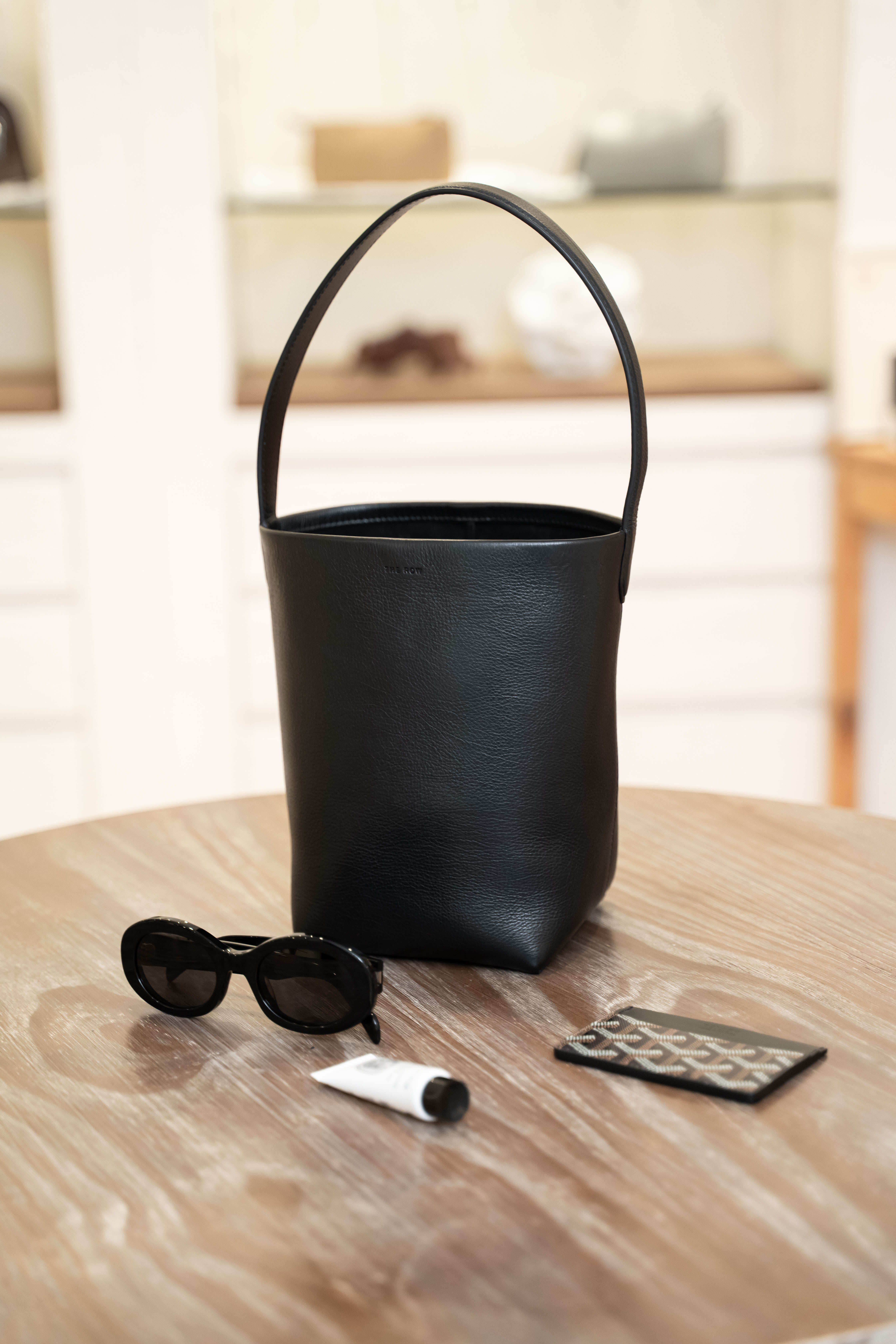 The Row Park Tote Small 黑色小號亮面小牛皮水桶袋手袋