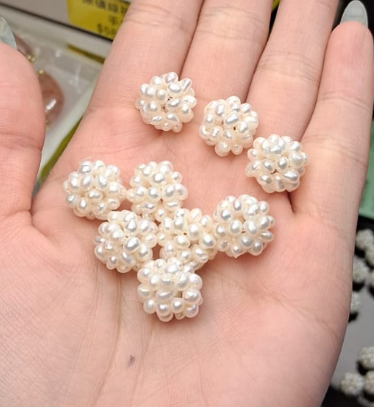 261002-B34 白色珍珠繡球花隔珠1粒