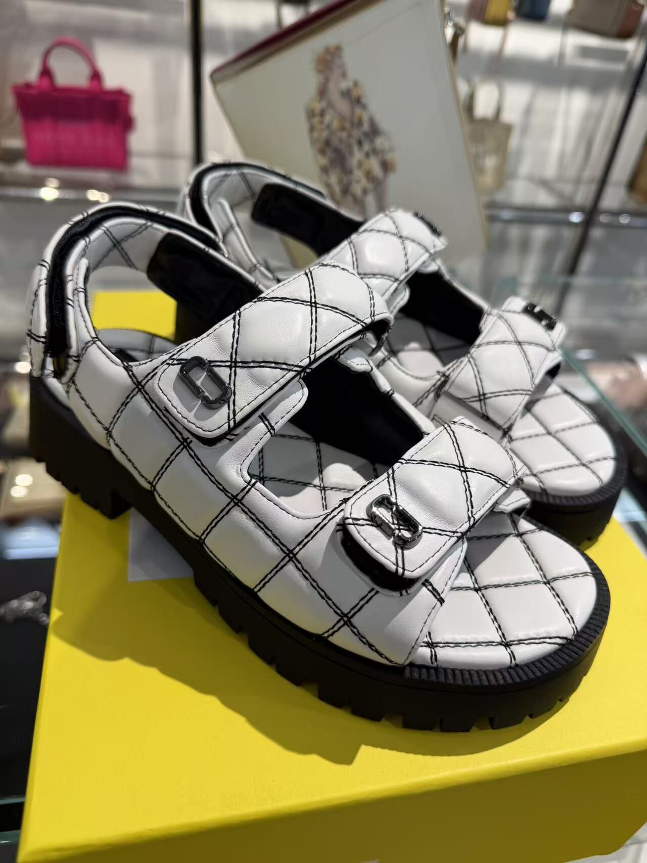 【直播】Marc Jacobs LX100284 黑白色格仔厚底款涼鞋