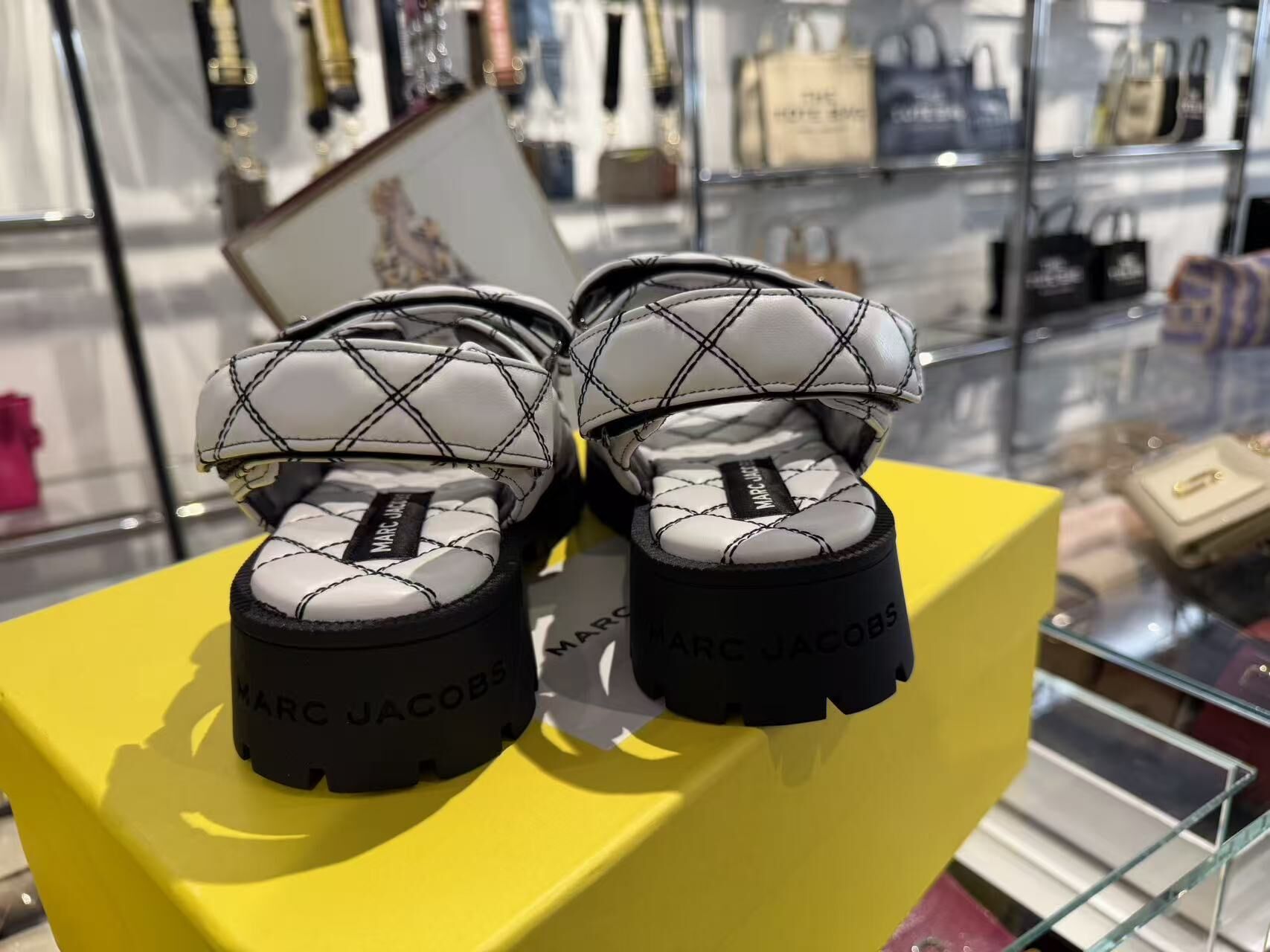 【直播】Marc Jacobs LX100284 黑白色格仔厚底款涼鞋