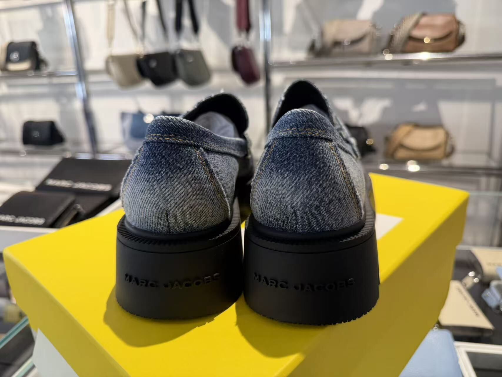 【直播】Marc Jacobs LX100285 洗水牛仔款樂福鞋 (藍色)