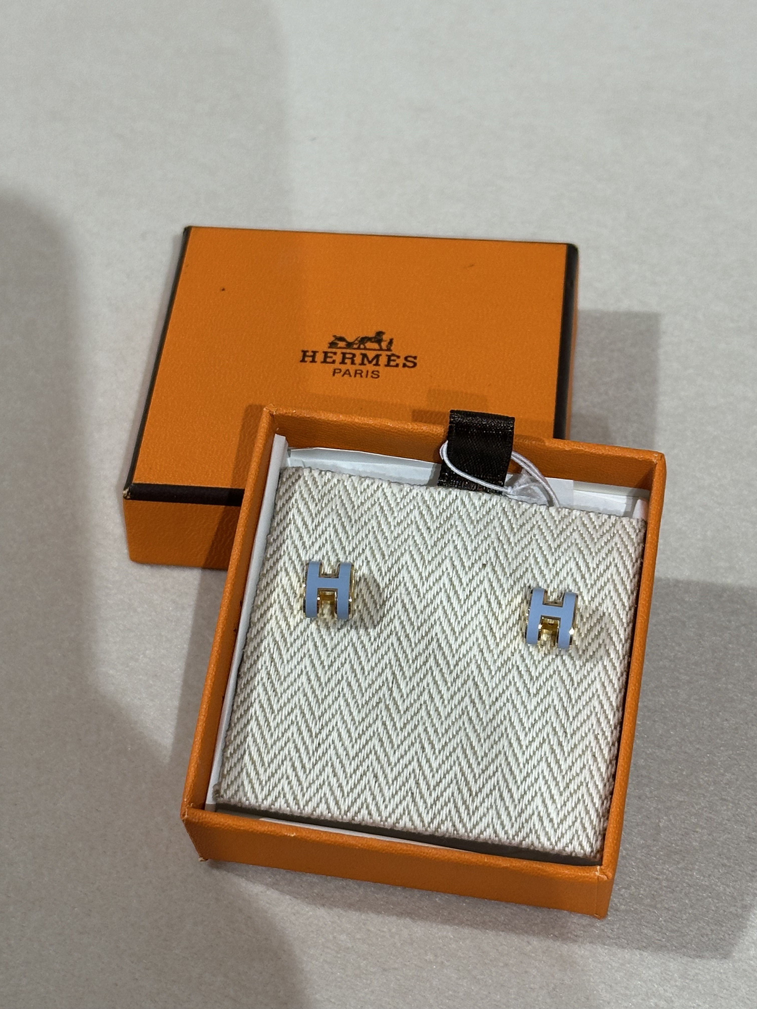 全新hermes 淺藍色耳環現貨
