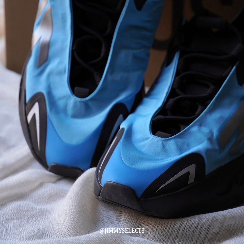 【代購】adidas Originals YEEZY BOOST 700 MNVN Bright Cyan 老爹鞋 男女同款 黑藍