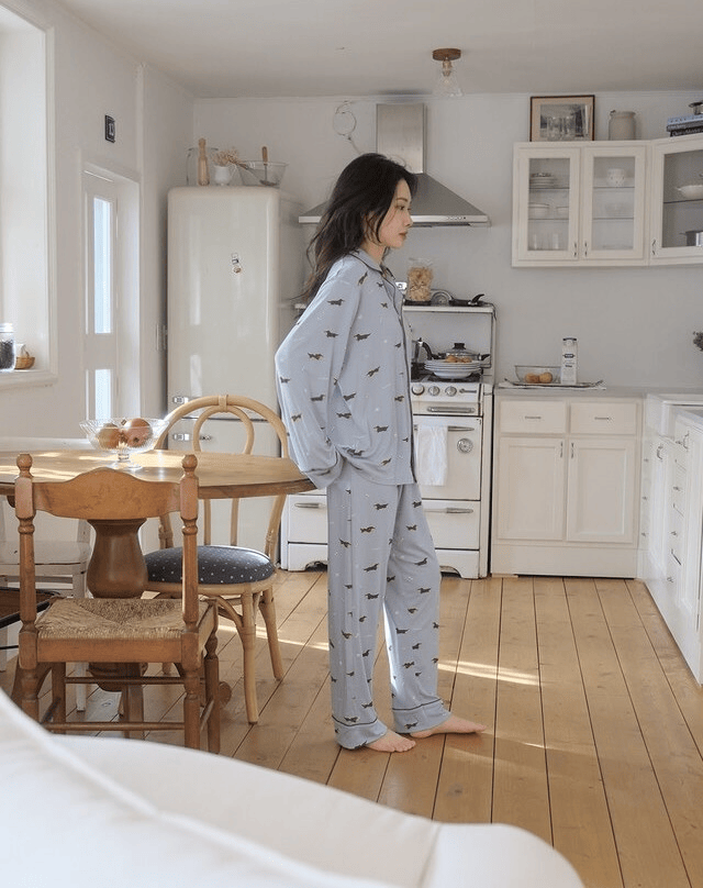 Juuneedu｜[長袖睡衣] Dachshund Pajama [2 colors]