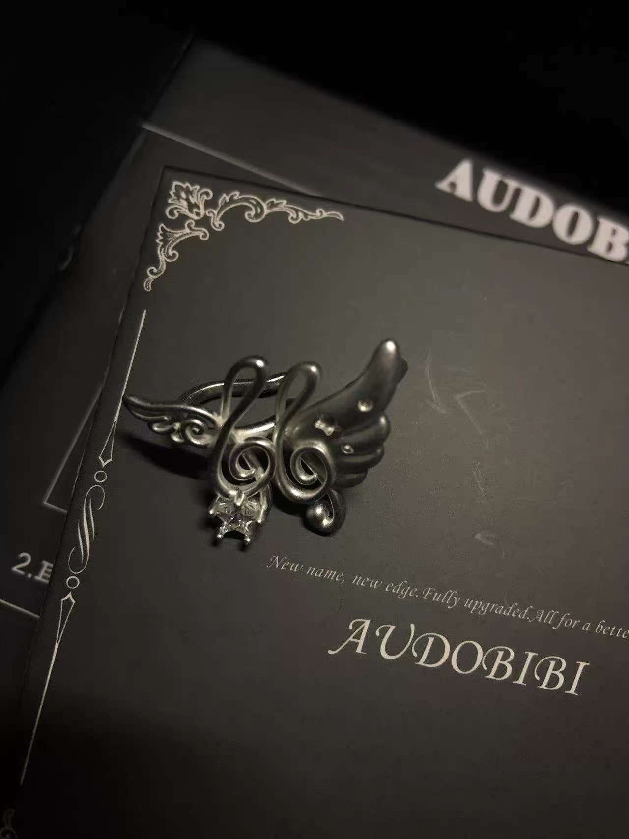 【預購】AUDOBIBI 耳飾 Winged Grace 系列 噴砂銀 星星 天使 音符 翅膀 Y2K 不對稱 耳夾 免耳洞