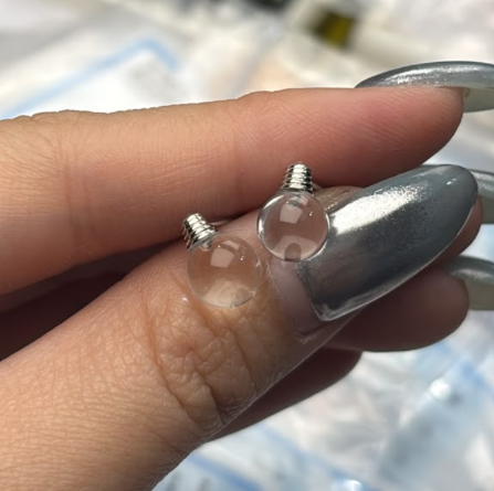 261003 - C8 超A天然白水晶電燈膽純銀針耳環1對