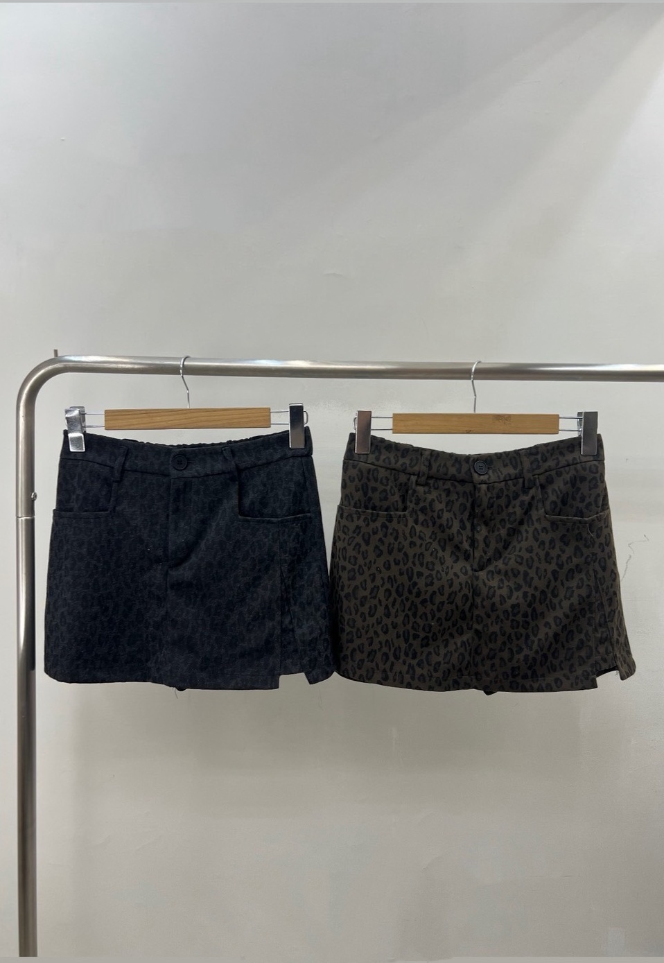 G6980-豹紋側開岔短裙褲