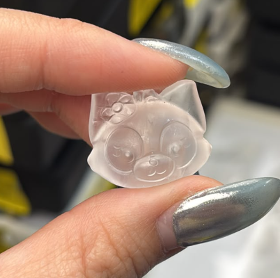 261003 - C59 白水晶小狐狸左右穿孔隔珠1粒