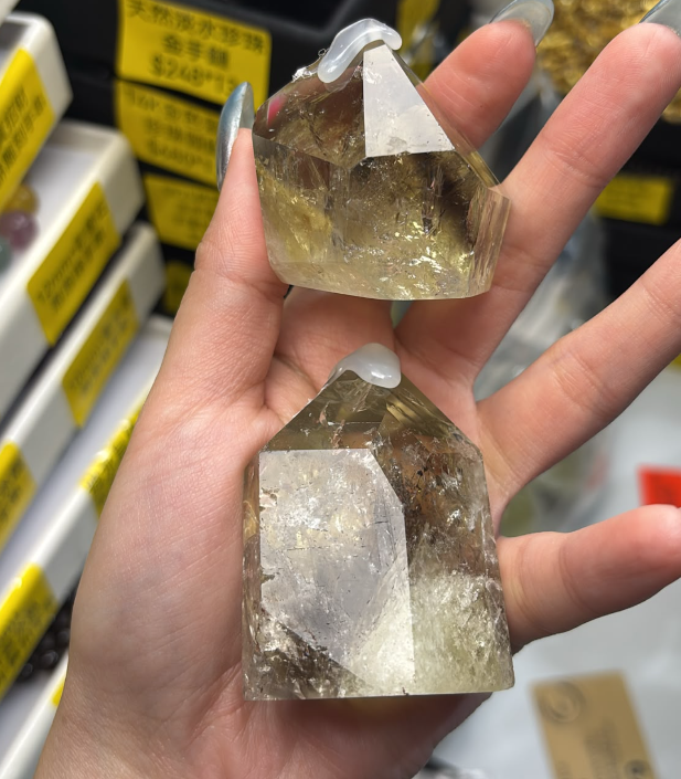 261003 - C81 魔晶宙斯（黃水晶茶水晶共生）原礦晶柱
