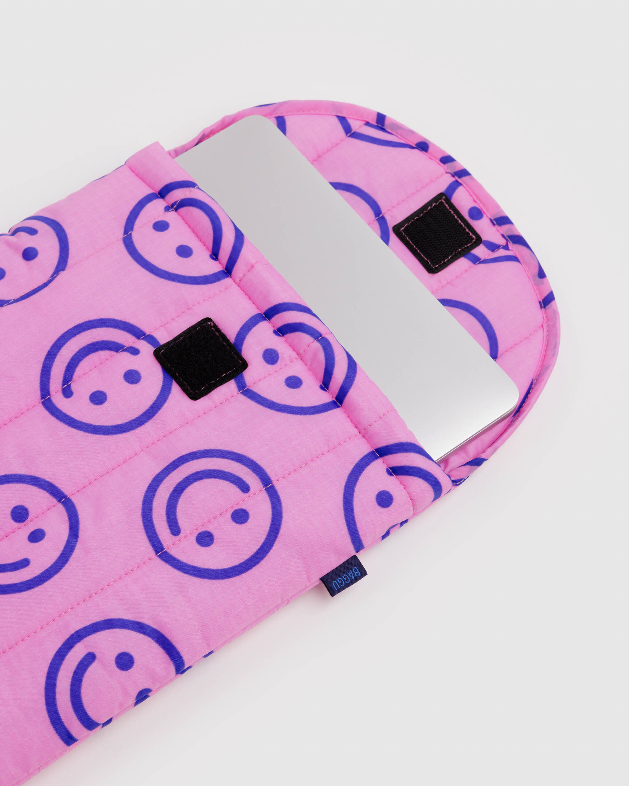 Puffy Laptop Sleeve 13"/14" - Pop Pink Happy｜BAGGU