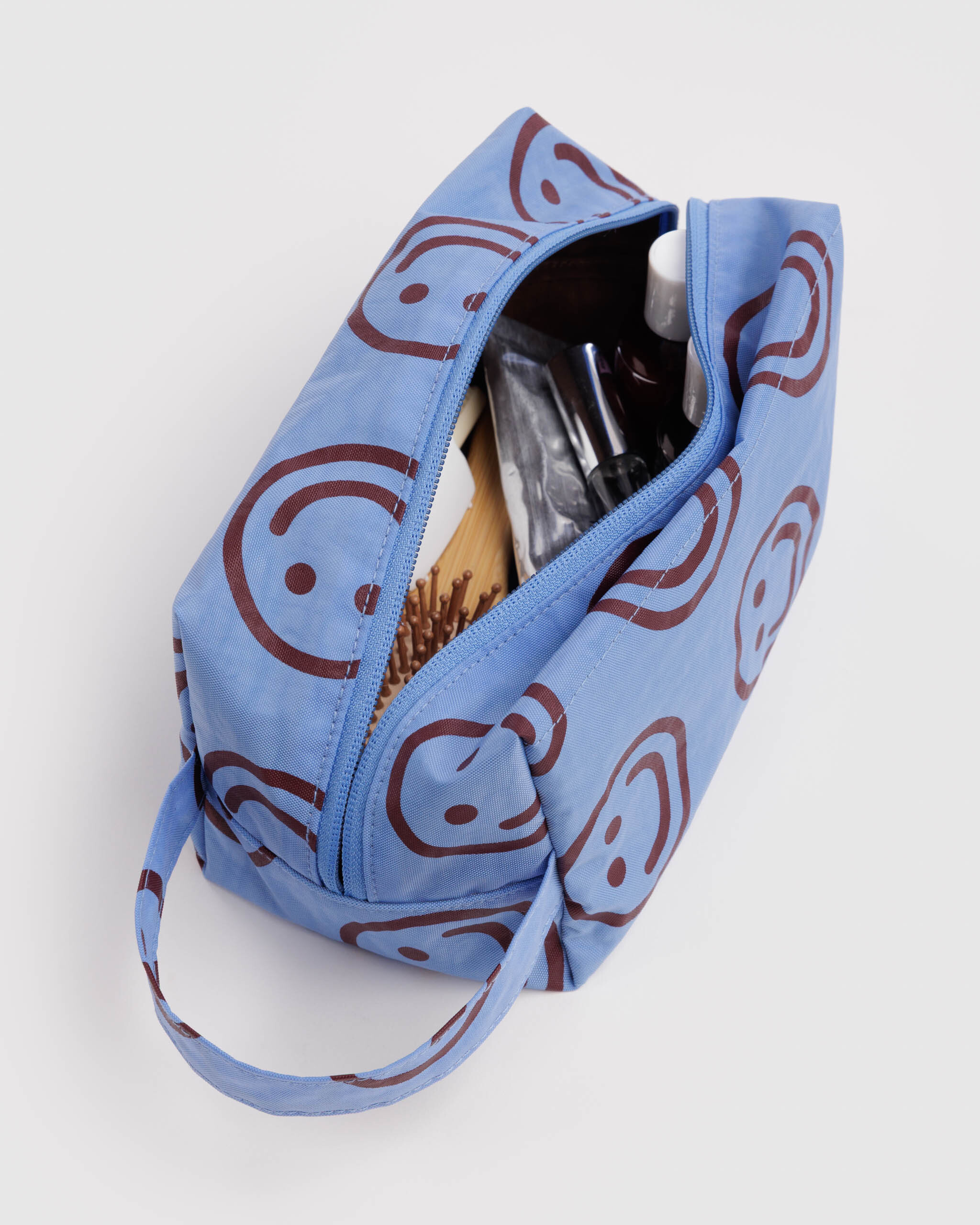 Dopp Kit - Misty Blue Happy｜BAGGU