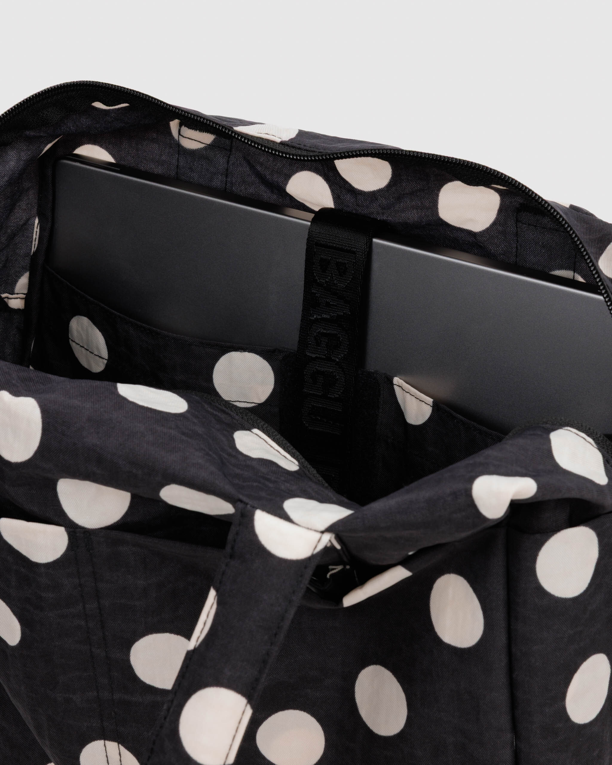 Everyday Cloud Bag - Black and Cream Polka Dot｜BAGGU