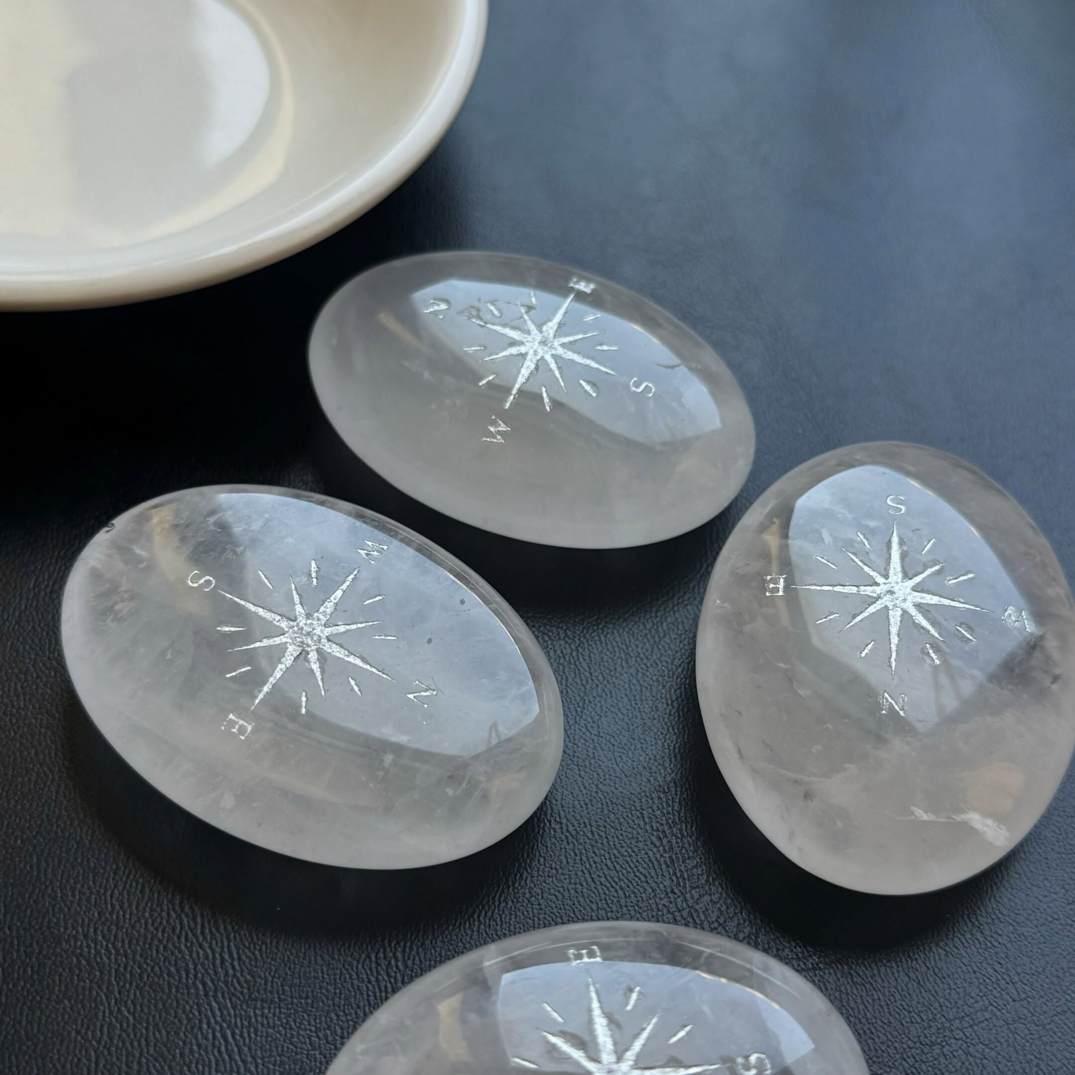 [原石] 白水晶 指南針圖騰 水晶把玩