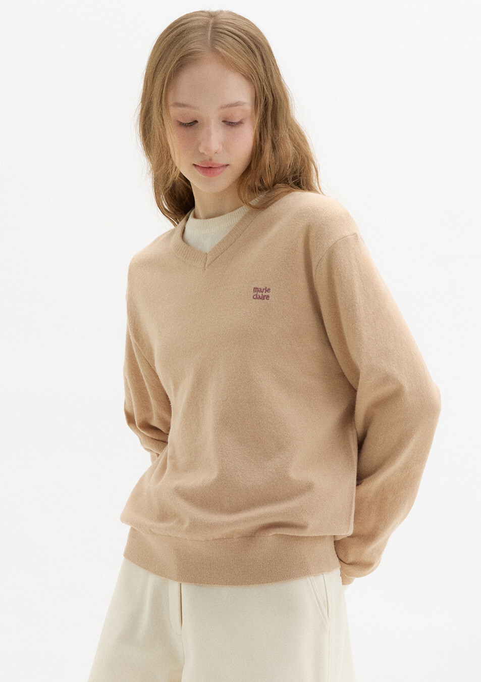 【入LIVECODE一件減至$238😱🔥！】【韓妹大愛品牌！北村旗艦總店封館🇰🇷】【MARIECLAIRE】Basic logo wool V-neck knit (7 Colors)