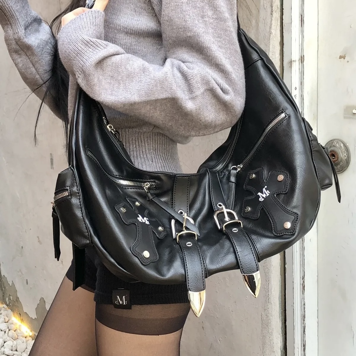 MUCENT STRUM CROSS LEATHER BELTED 雙十字架 全黑 肩背包
