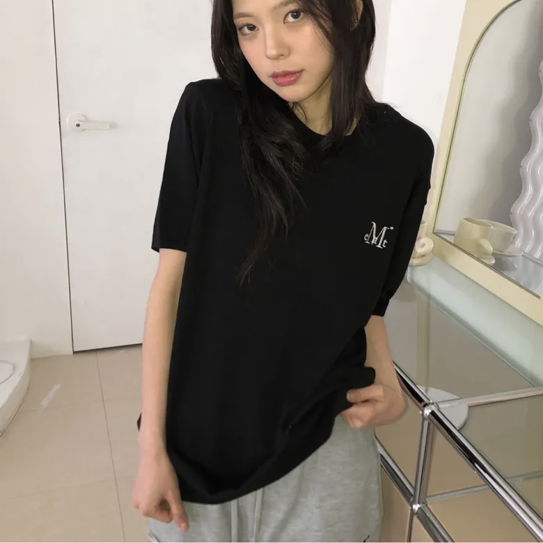 MUCENT 胸口刺繡 針織短袖 上衣 男女 五色 韓國代購