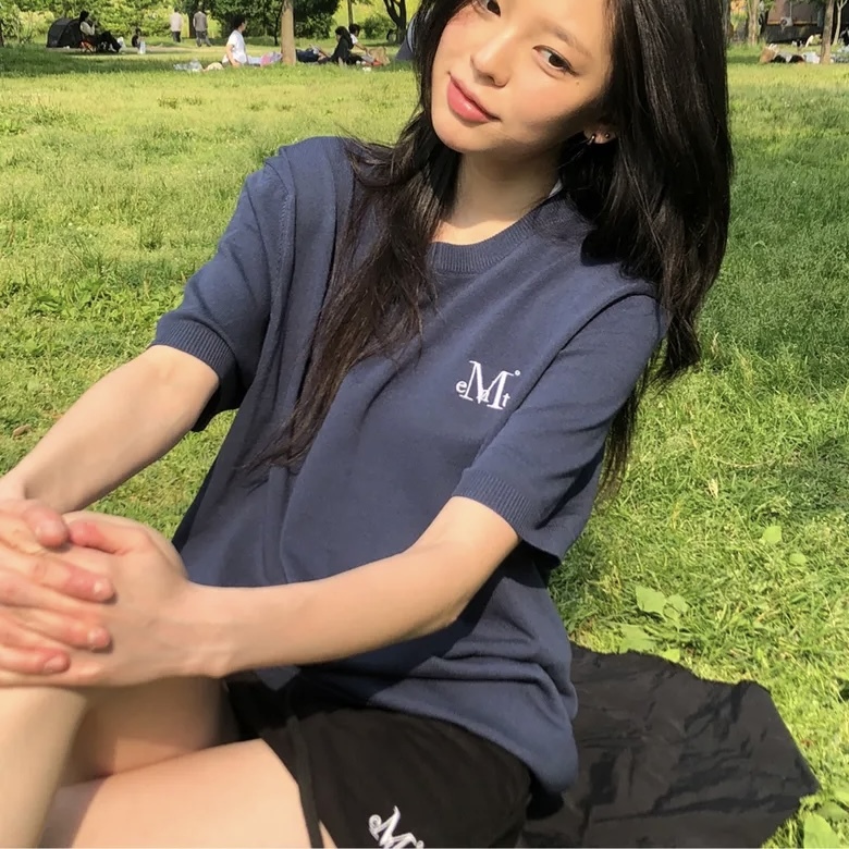 MUCENT 胸口刺繡 針織短袖 上衣 男女 五色 韓國代購