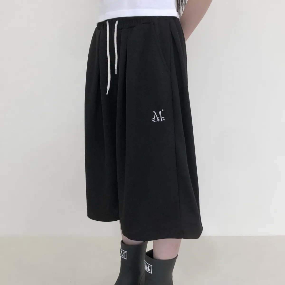 MUCENT SWEAT HALF PANTS 全黑 皺摺七分褲 抽繩 鬆緊 過膝褲