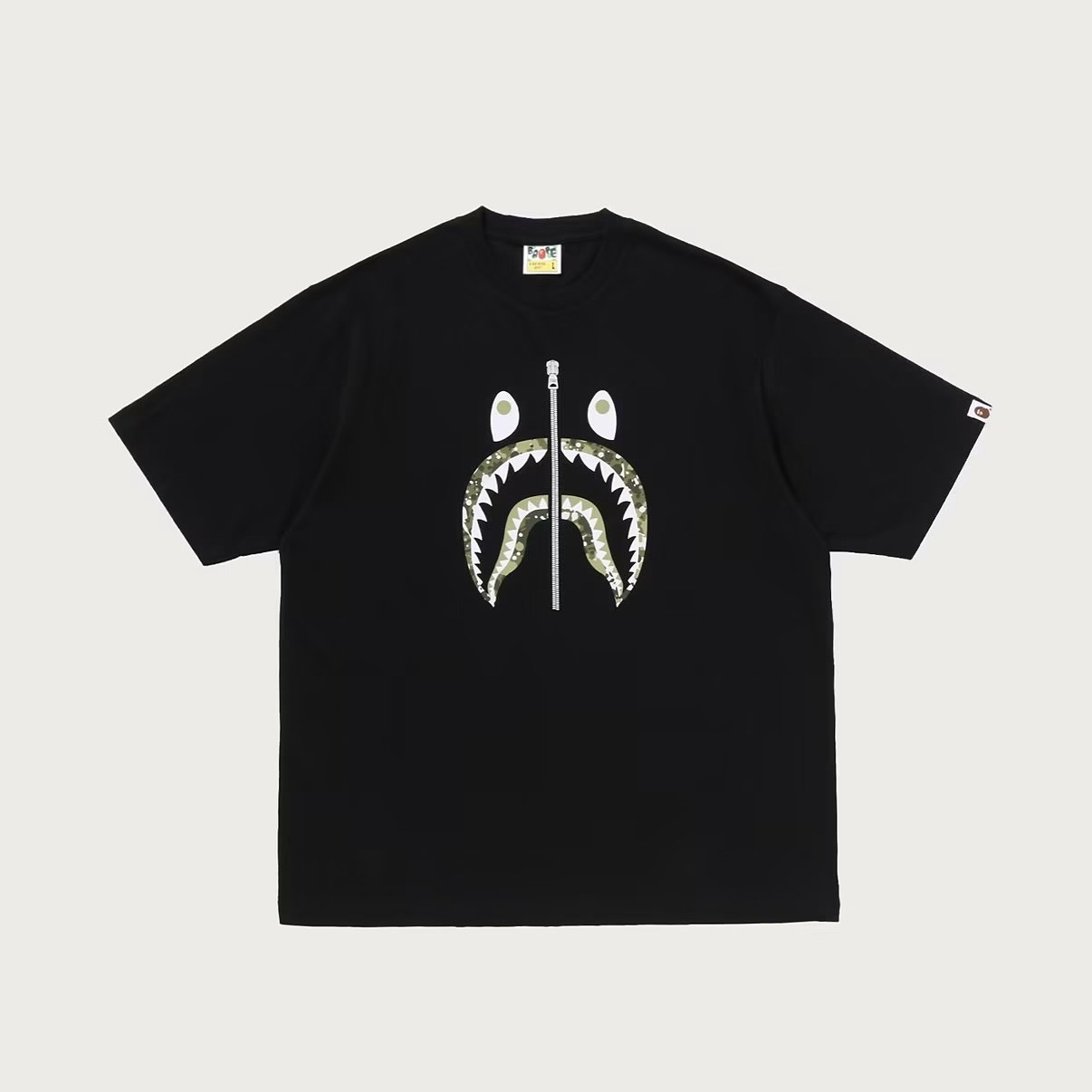 -(B3e03)-A BATHING APE BAPE  SPLASH CAMO SHARK FACE RELAXED FIT TEE 迷彩 鯊魚 短Ｔ 黑色/白色-1M80110340