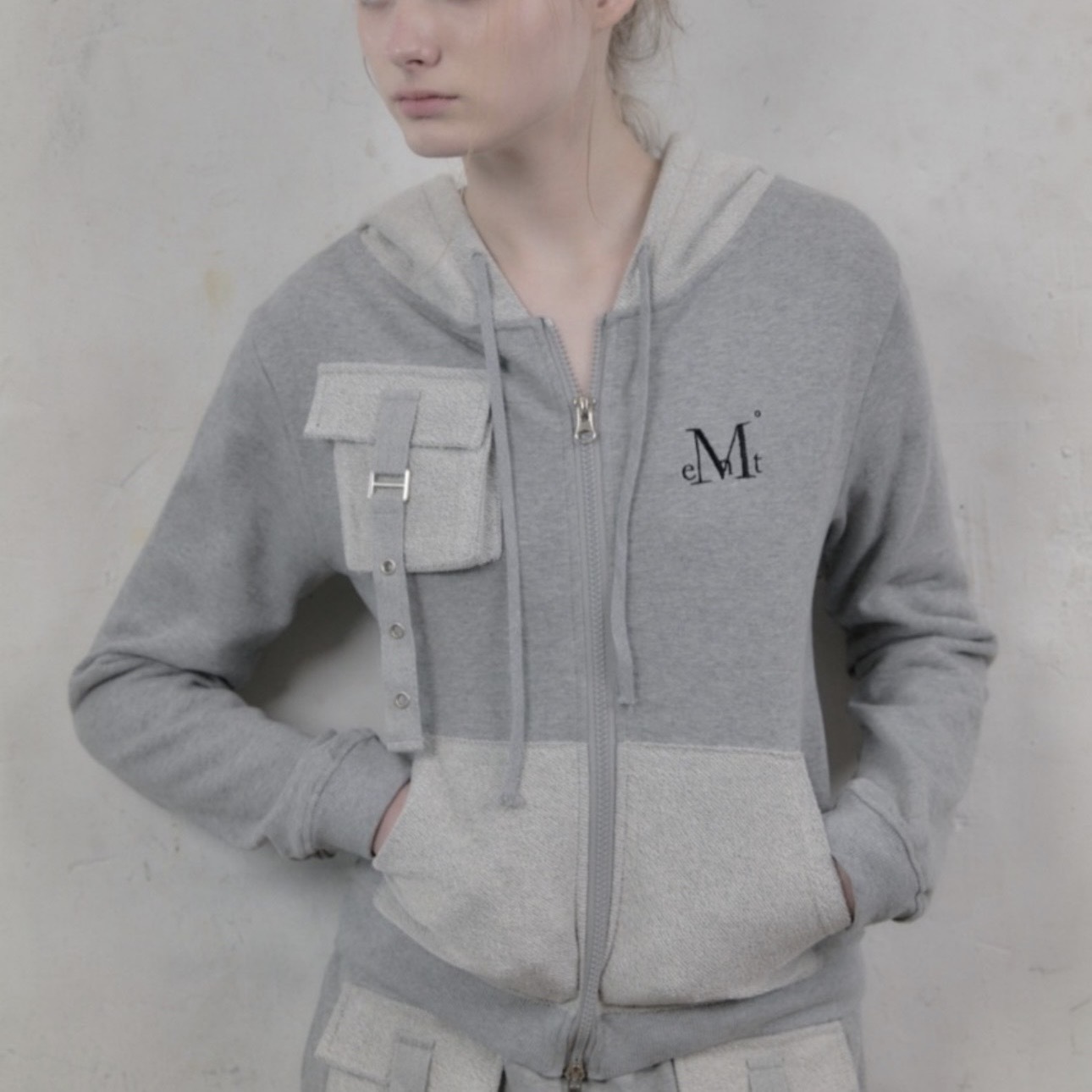 MUCENT TIAJE SET UP EYELET HOOD ZIP-UP 胸前口袋 連帽外套 造型 兩色