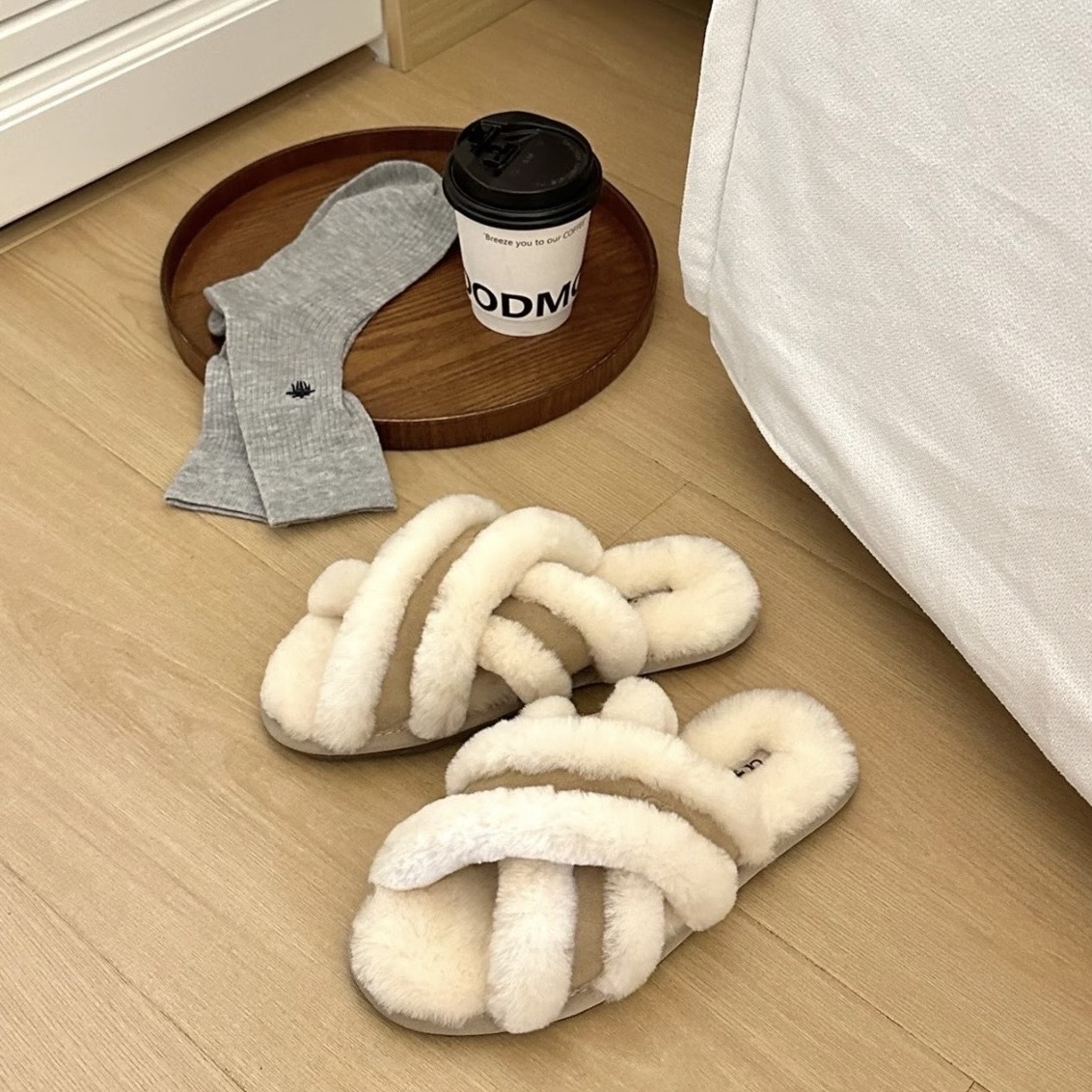 UGG ABELA SLIPPER 交叉 絨毛 拖鞋 奶茶 沙色 平底 女鞋