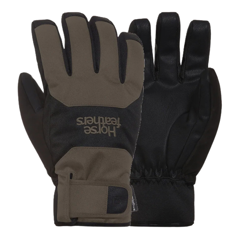 【HORSEFEATHERS】Snyder Gloves Tarmac灰色五指滑雪手套一雙成對展示，呈現手背黑色與灰色撞色拼接設計、倒置品牌Logo字樣與腕部調節束帶，另一隻手套展示黑色掌心耐磨面料與鬆緊袖口