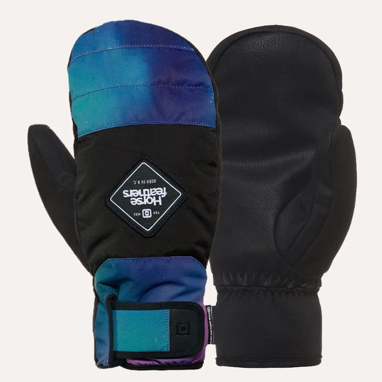 【HORSEFEATHERS】Midway Gloves Aurora極光漸層併指滑雪手套一雙成對展示，呈現手背藍紫青漸層絎縫面料、黑色菱形品牌Logo布標與腕部束帶，另一隻手套展示黑色耐磨掌心與袖口收口設計