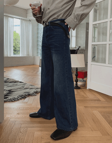 Donen Washed Flared Jeans